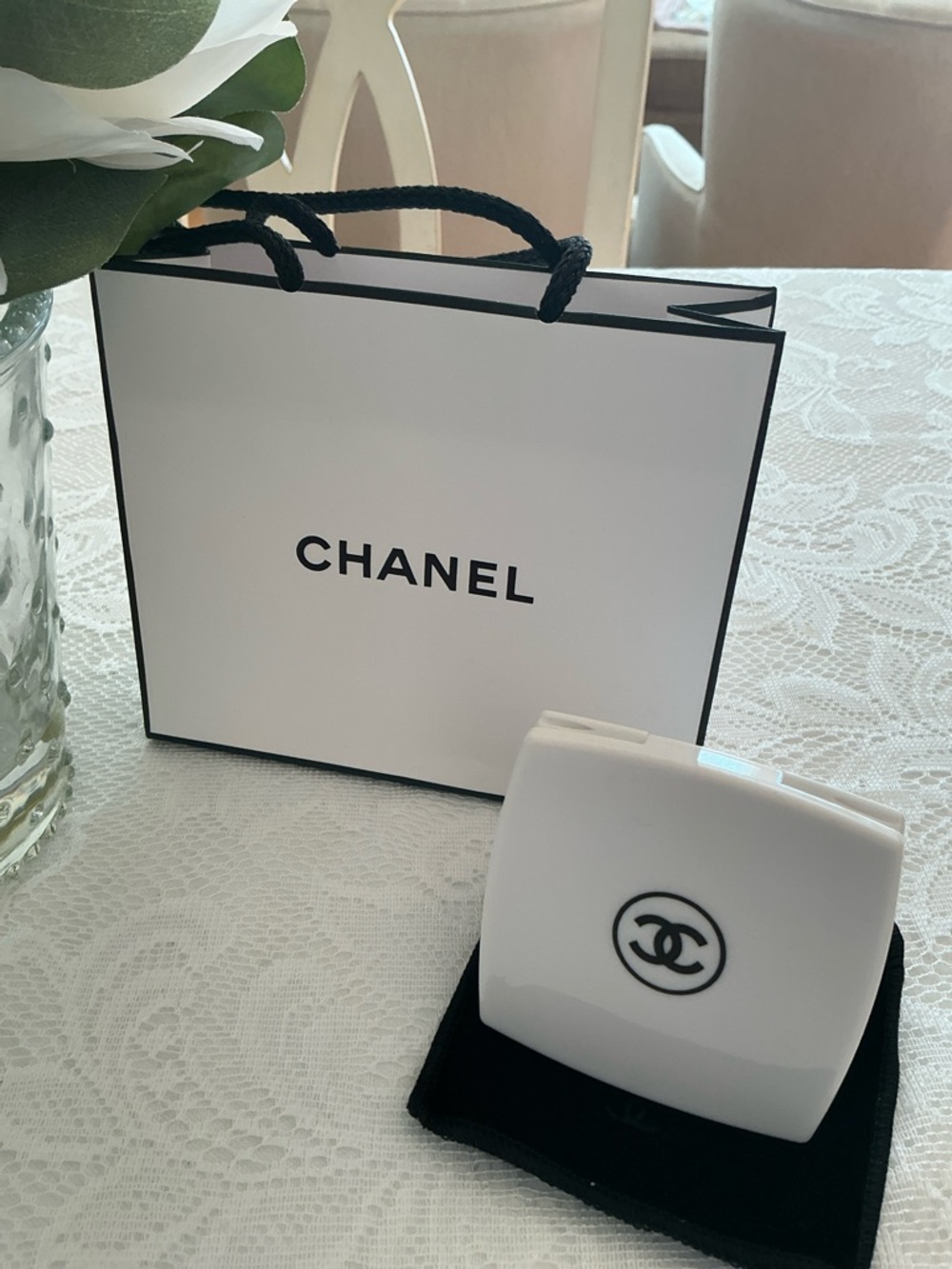CHANEL Authentic White  Compact Mirror Duo with Box & Gift Bag - Picture 3 of 3